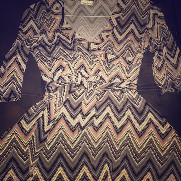 Sexy faux Wrapped knee length designed dress - Picture 2 of 7